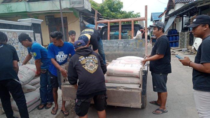Viking Indramayu Salurkan Bantuan untuk Korban Puting Beliung, Diberikan pada 2 Desa